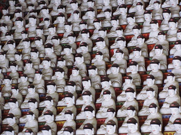 Image of Korea Institute Honorable Mention Prize, Susie Double's photograph entitled, "A Thousand Buddhas." 2011